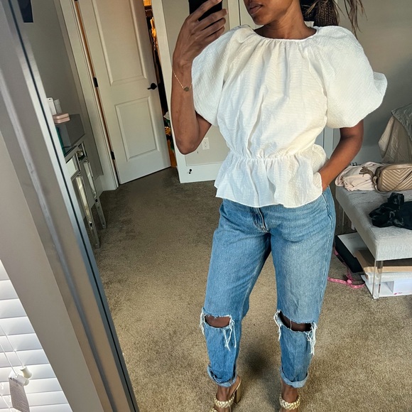 White open back balloon sleeve blouse ❌ SOLD - Picture 3 of 9